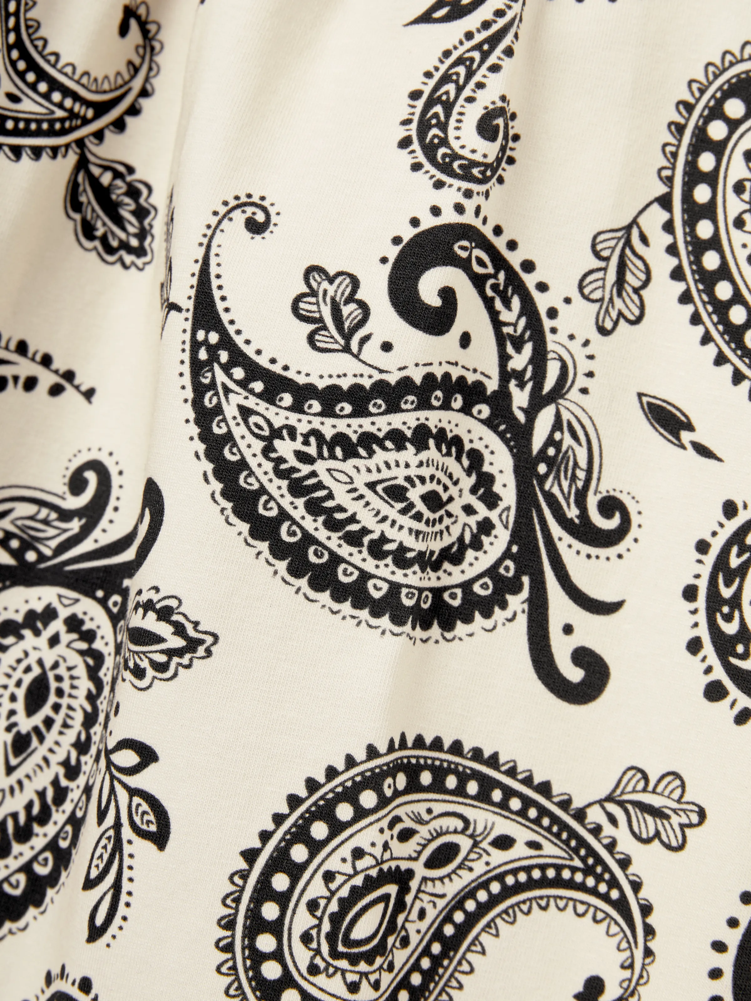 Family Matching Paisley Print Outfits Sleeveless Spaghetti Strap Dress & Cotton T-Shirt for Mom, Dad, & Kids Perfect for Family Outings & Photos
Black - Image 17