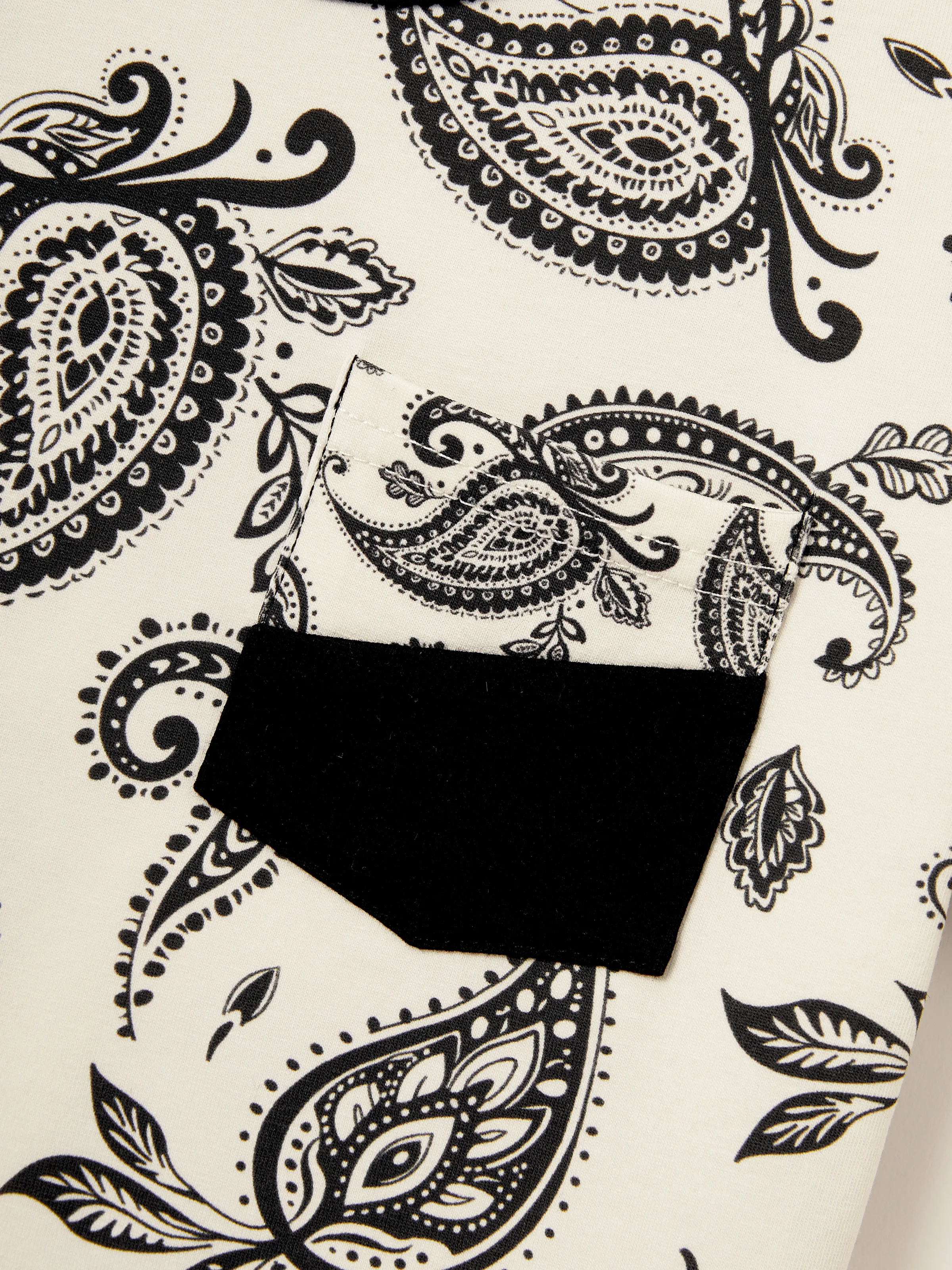Family Matching Paisley Print Outfits Sleeveless Spaghetti Strap Dress & Cotton T-Shirt for Mom, Dad, & Kids Perfect for Family Outings & Photos
Black - Image 22