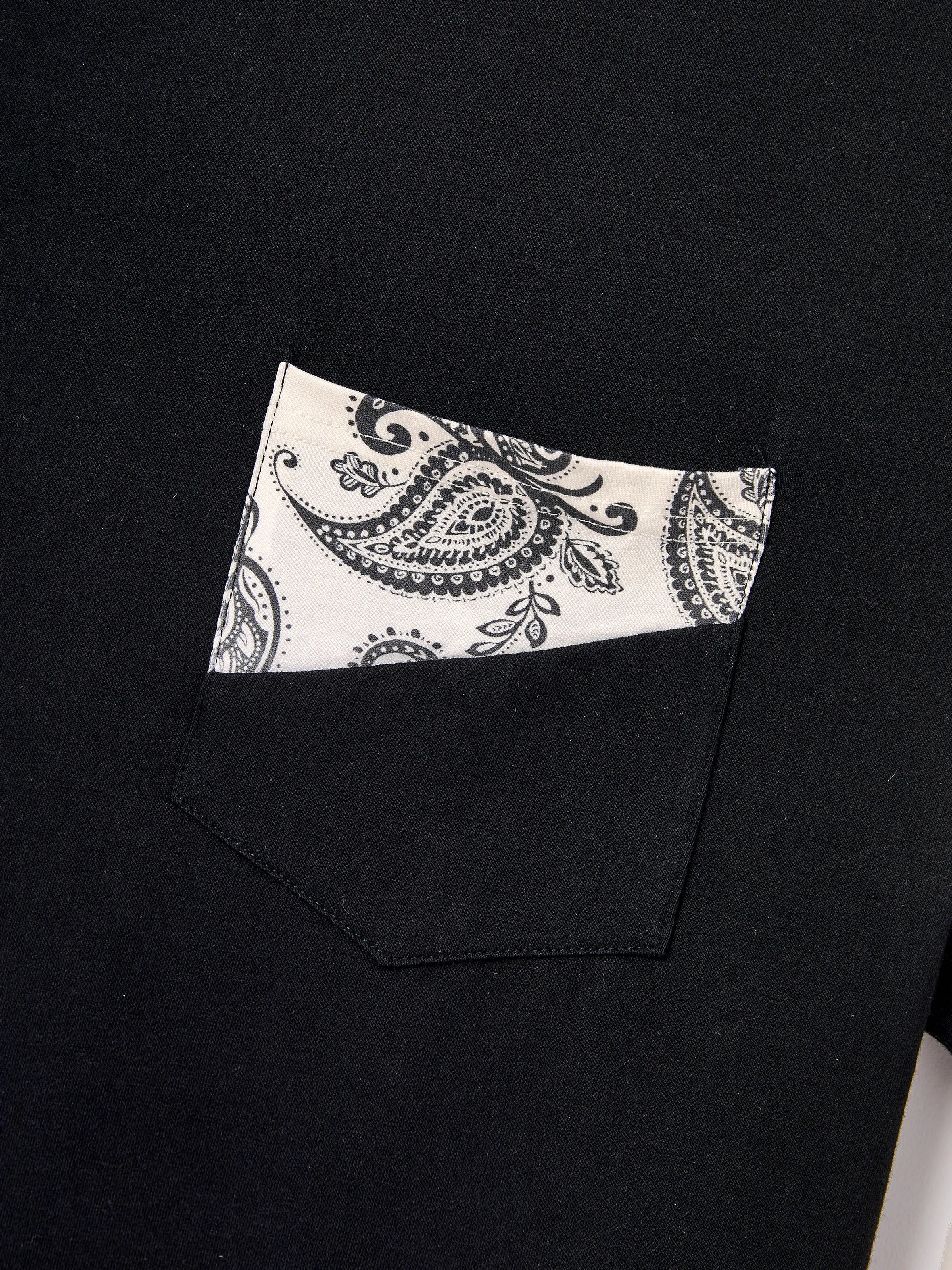 Family Matching Paisley Print Outfits Sleeveless Spaghetti Strap Dress & Cotton T-Shirt for Mom, Dad, & Kids Perfect for Family Outings & Photos
Black - Image 26